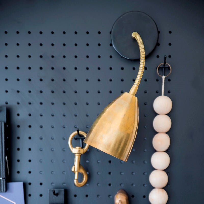 מנורת קיר תעשייתית