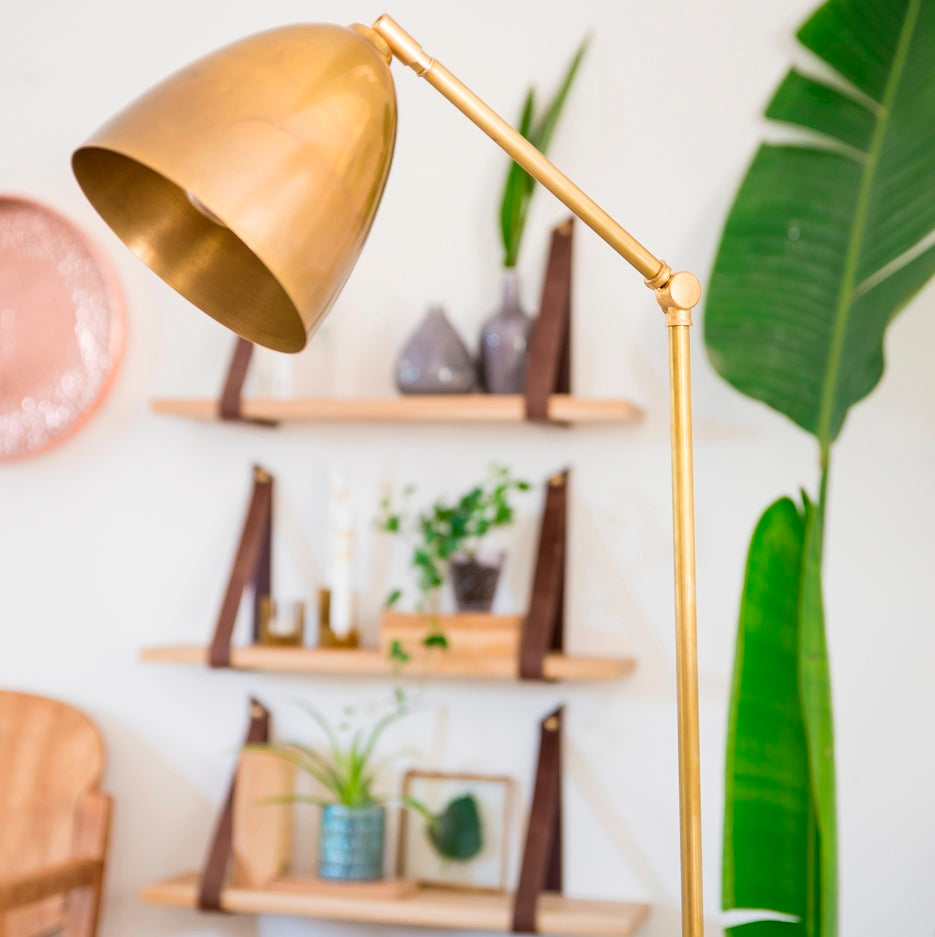 מיקאסה מנורה עומדת