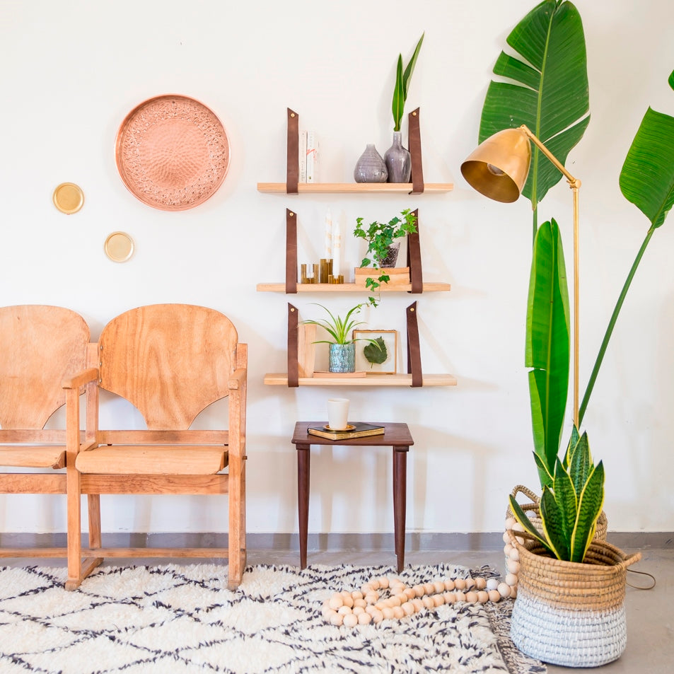 מיקאסה מנורה עומדת