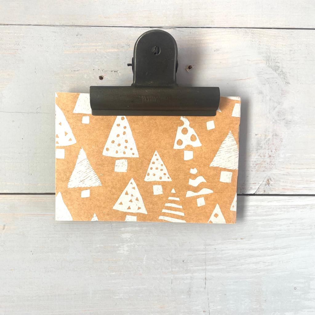 קליפס לקיר שחור