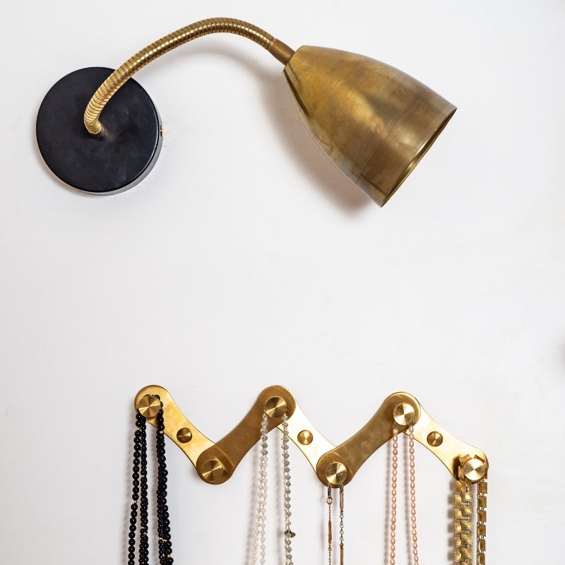 מנורת קיר תעשייתית