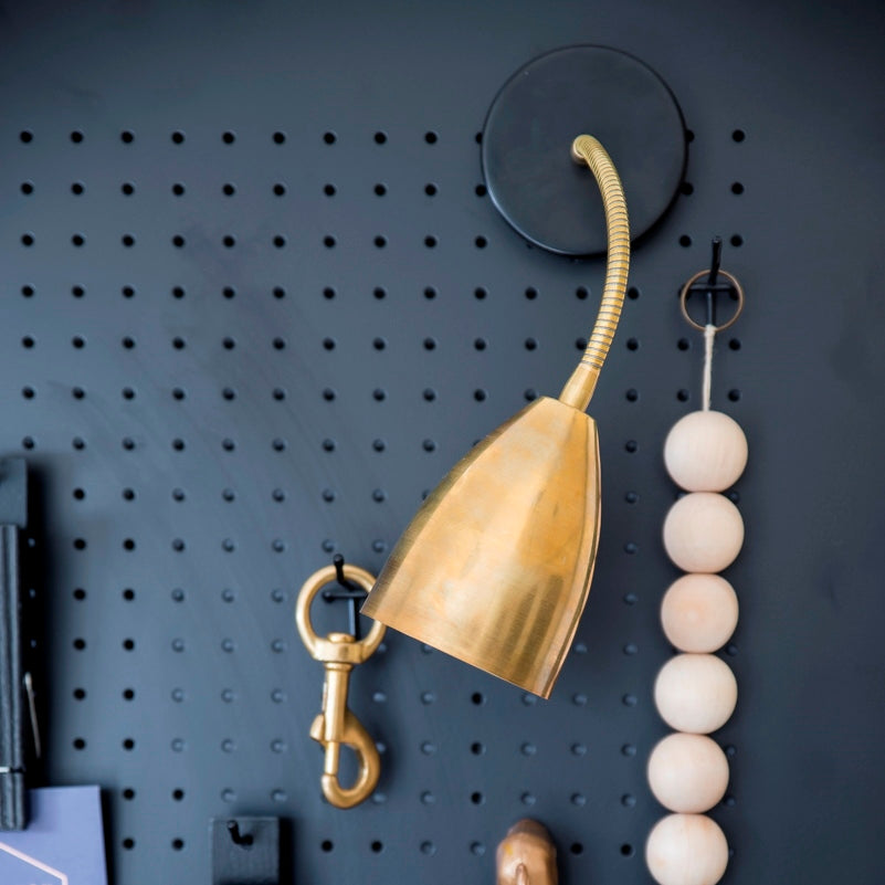 מנורת קיר תעשייתית