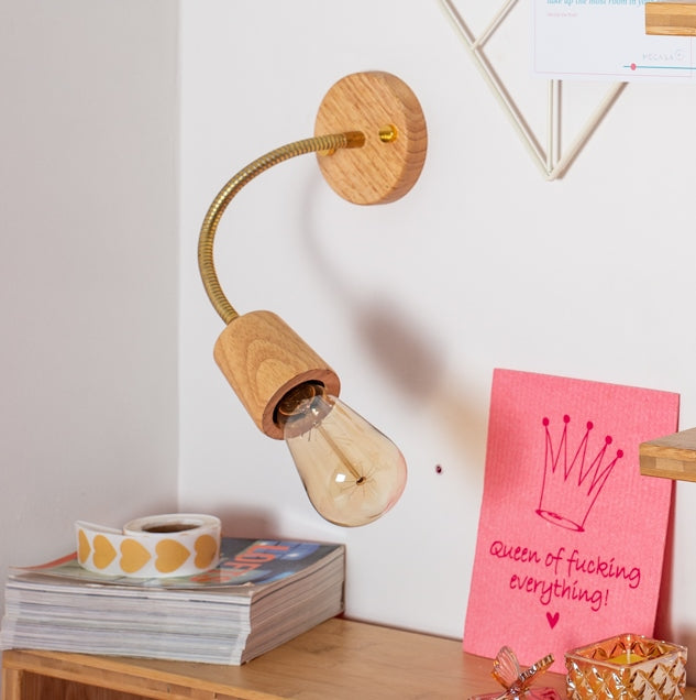 מנורת קיר מעוצבת